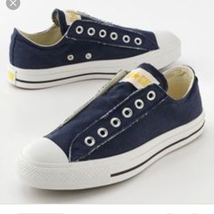 EUC Converse- navy laceless sz 7.5 W